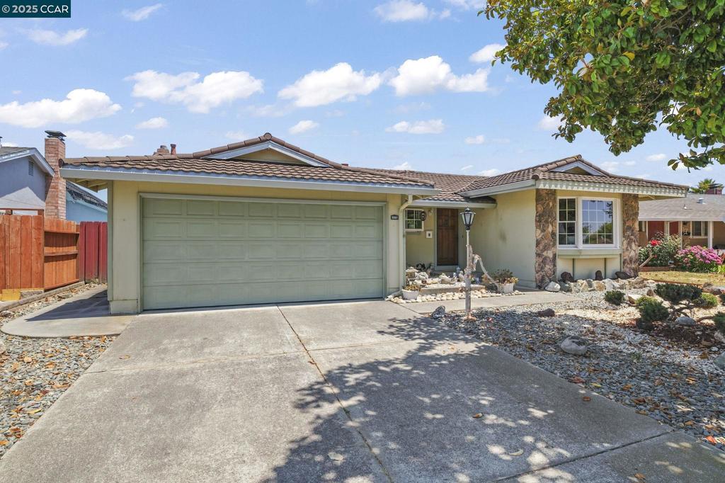 2561 Coronation Dr Property Photo 1