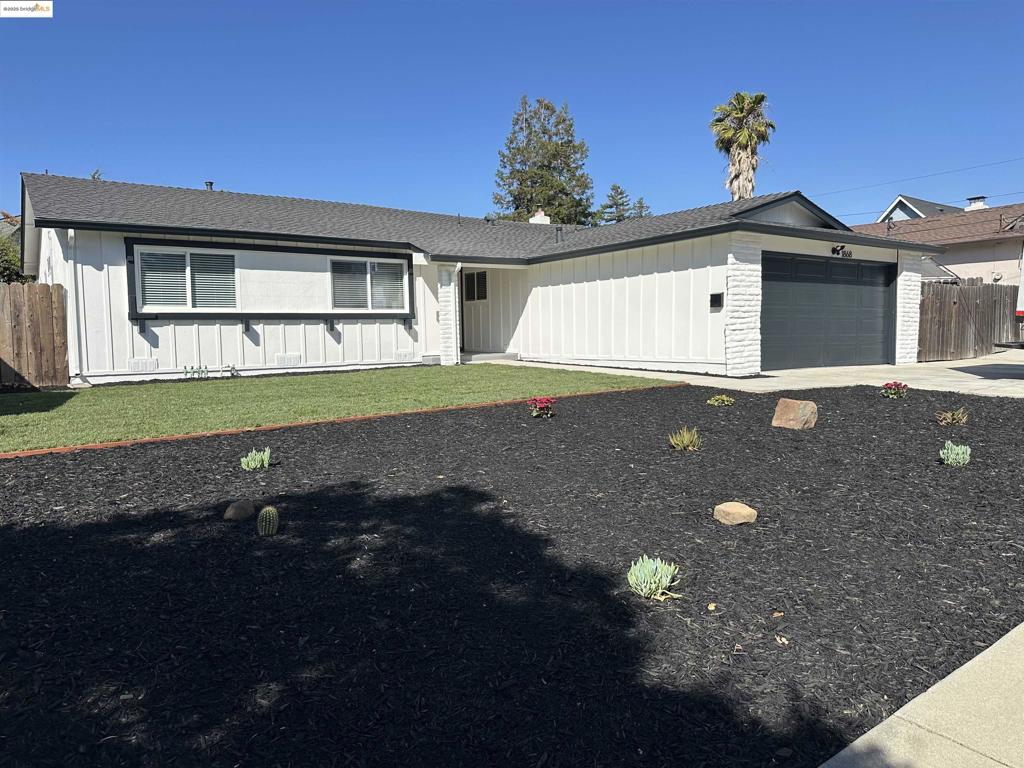 1868 Lynwood Dr Property Photo 1