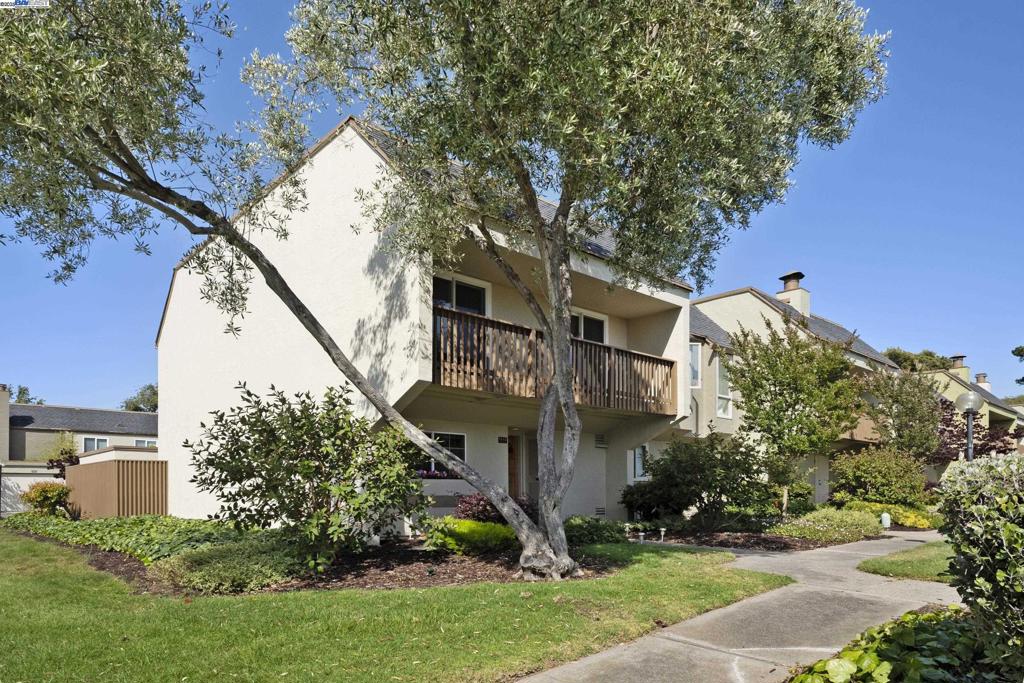 3112 La Campania Property Photo 1
