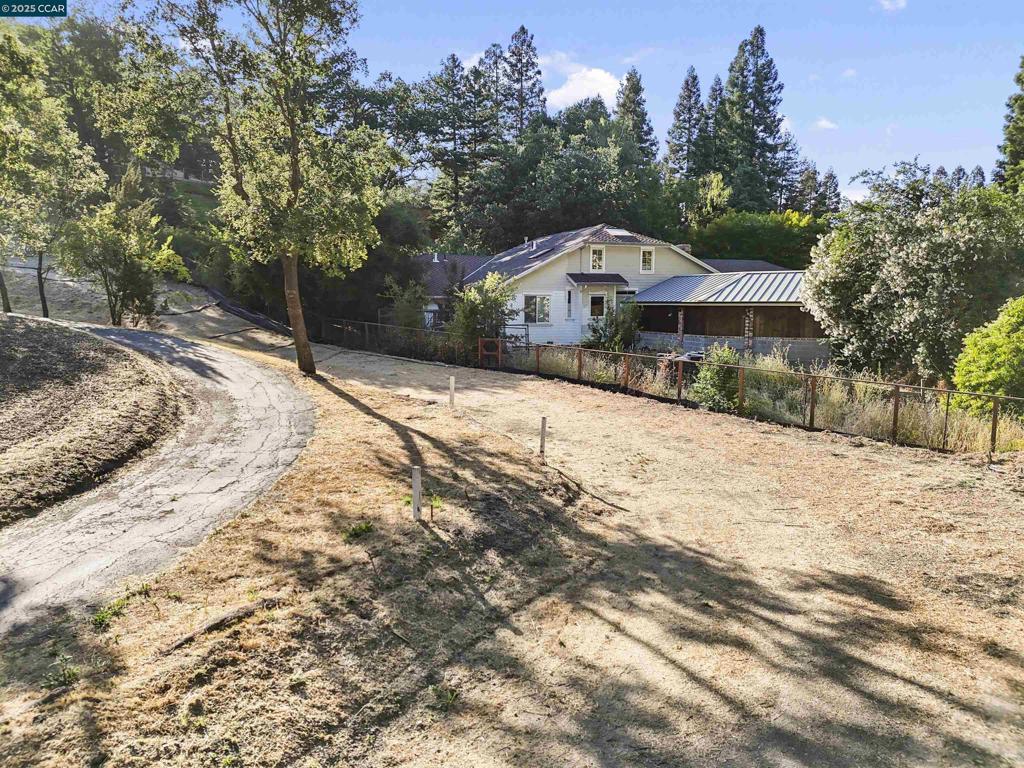 221 Dean Rd Property Photo 5