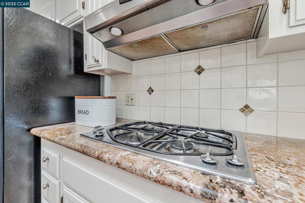 61 Alberta Ter Property Photo 11