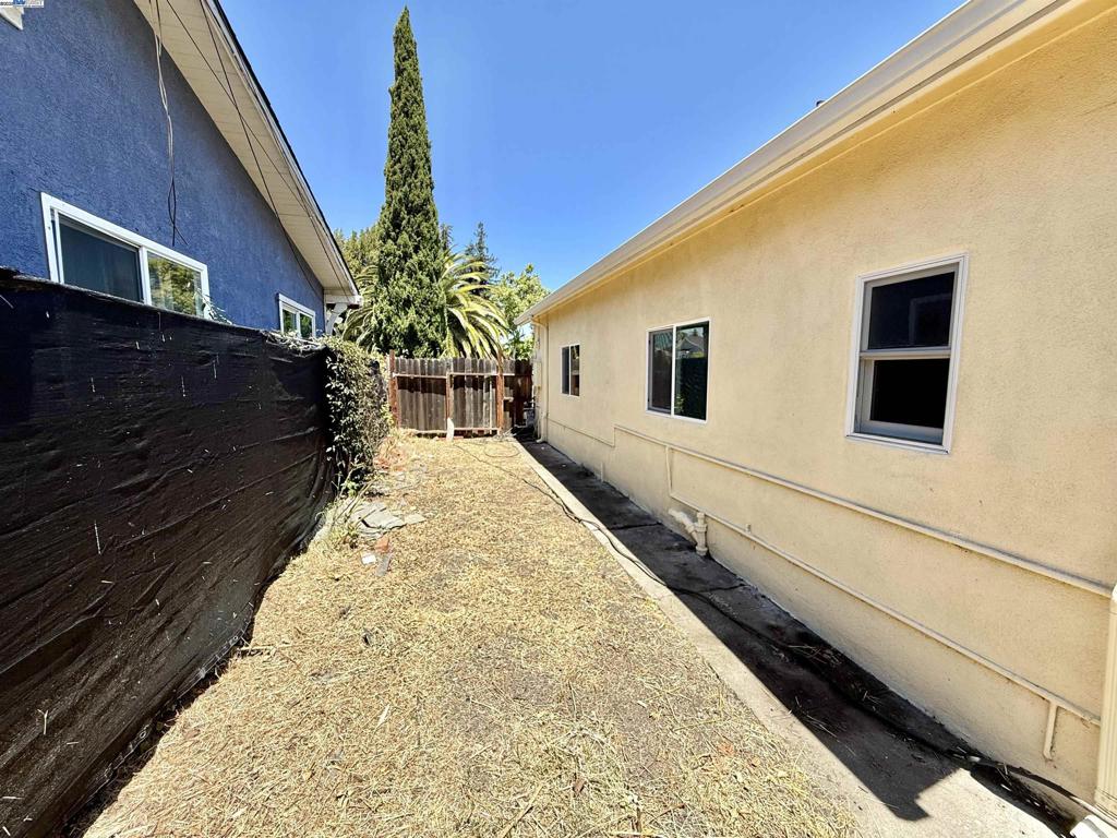 581 Victoria Ct Property Photo 21
