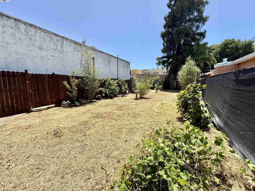 581 Victoria Ct Property Photo 25