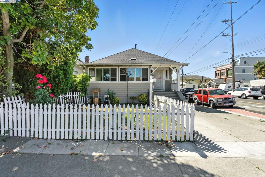1829 Everett St Property Photo 1