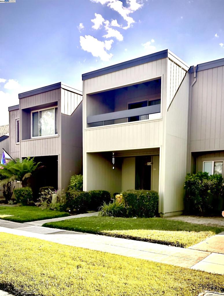 3521 Oleander Property Photo 1
