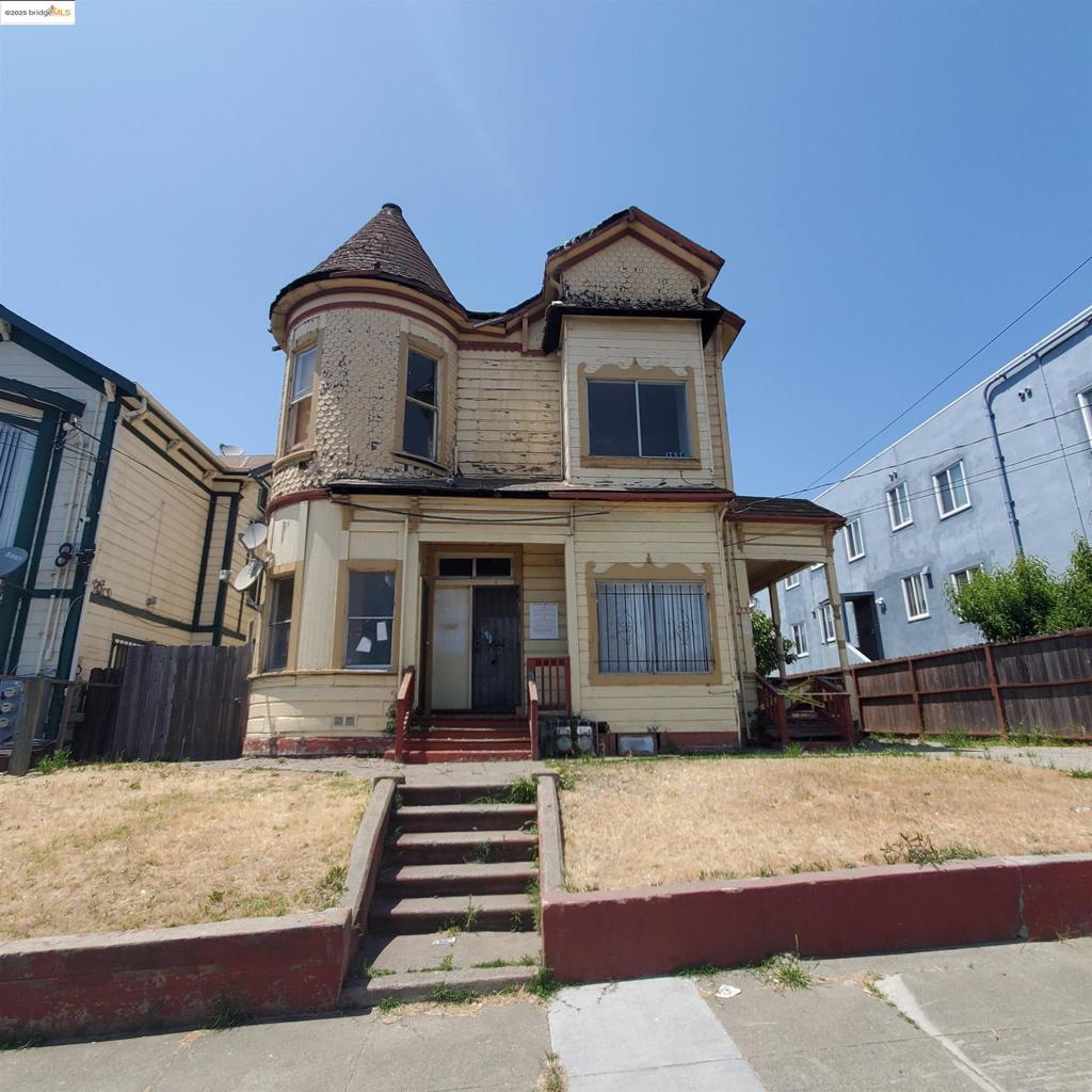 1737 13Th Ave Property Photo 1