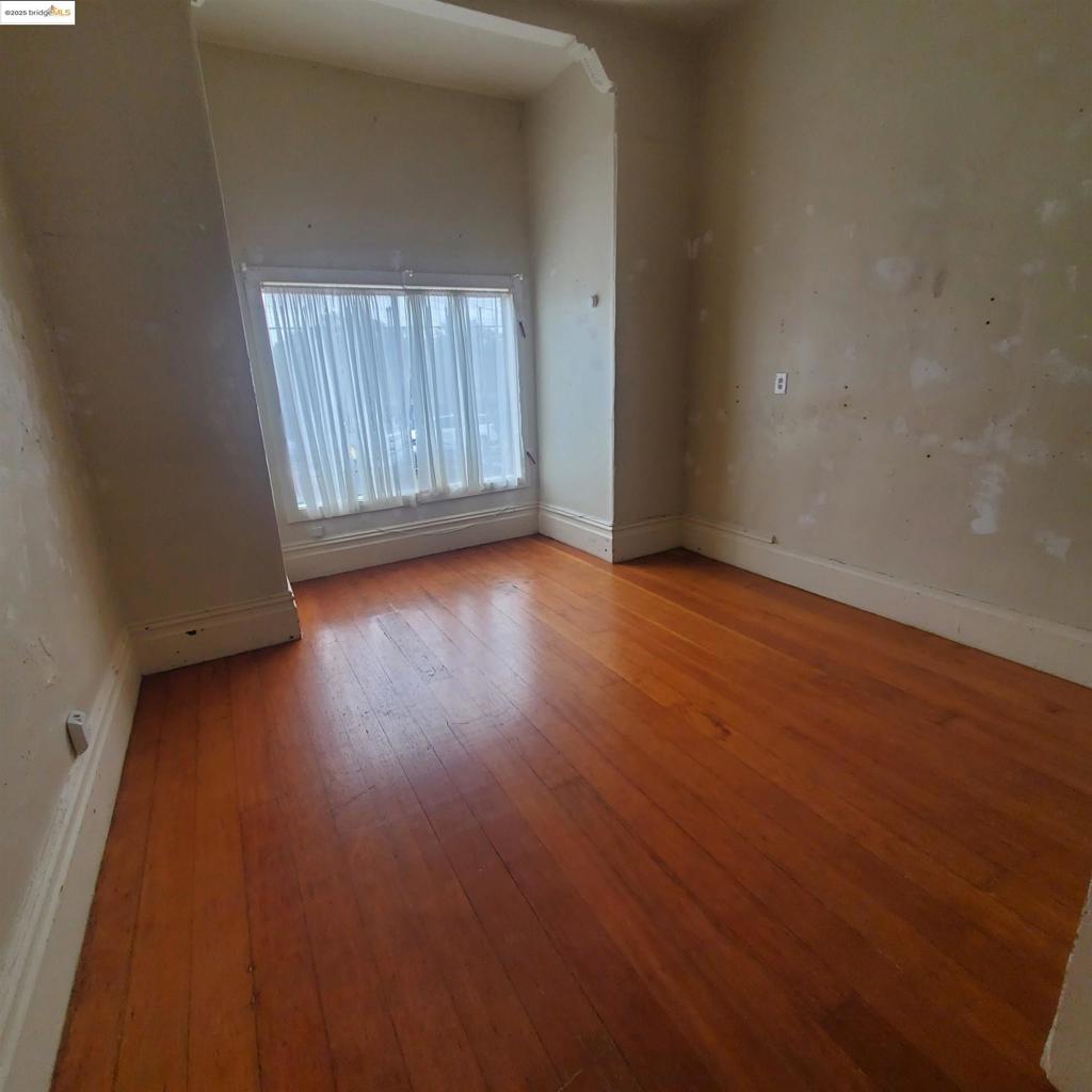 1737 13th Ave Property Photo 4