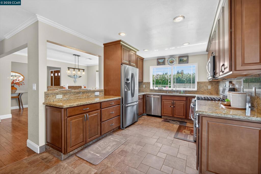 1827 Leo Ln