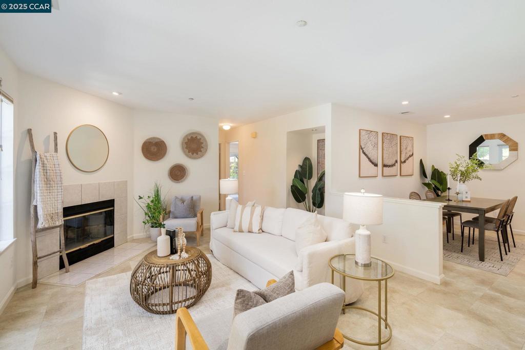 302 Columbia Cir