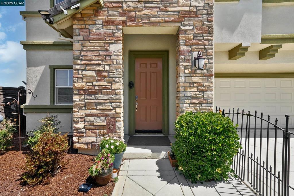 1808 Palacio Dr Property Photo 3