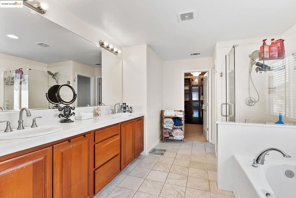 115 Tennyson Ct Property Photo 18