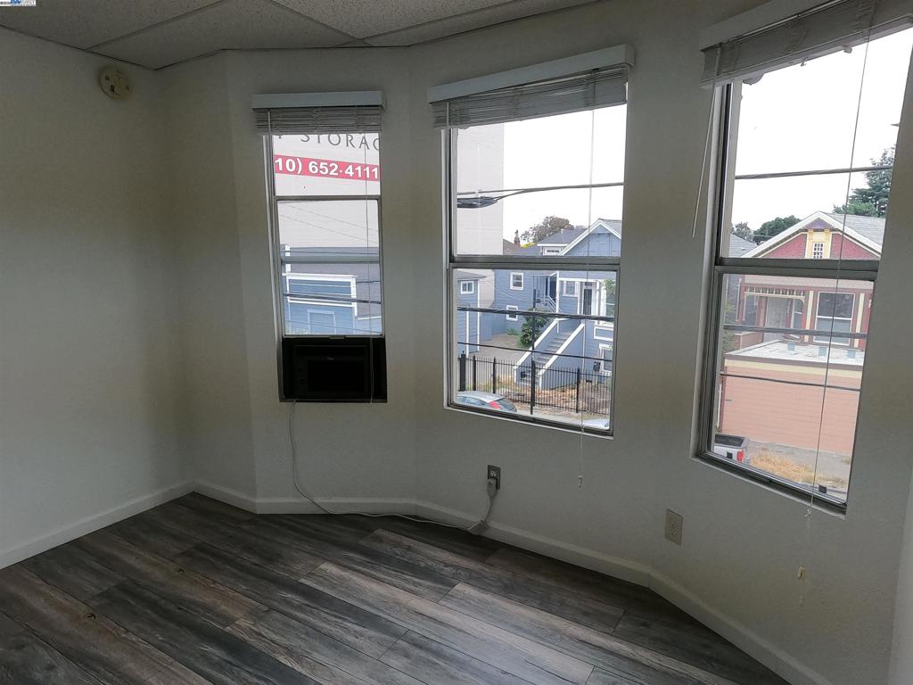 4601 Telegraph Ave 206 Property Photo 6