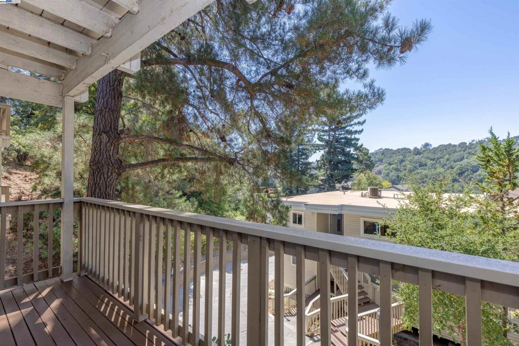 118 Ascot Ct E Property Photo 1