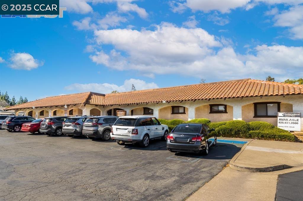 2250 Gladstone Dr #4 Property Photo 2