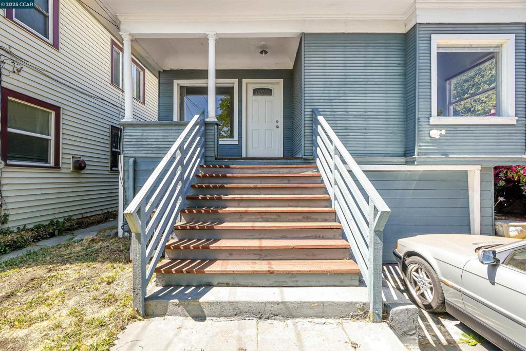 546 61St St Property Photo 1