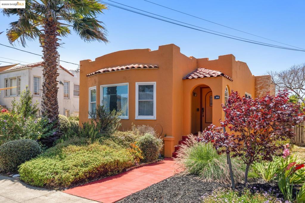 645 35th Street Property Photo 1