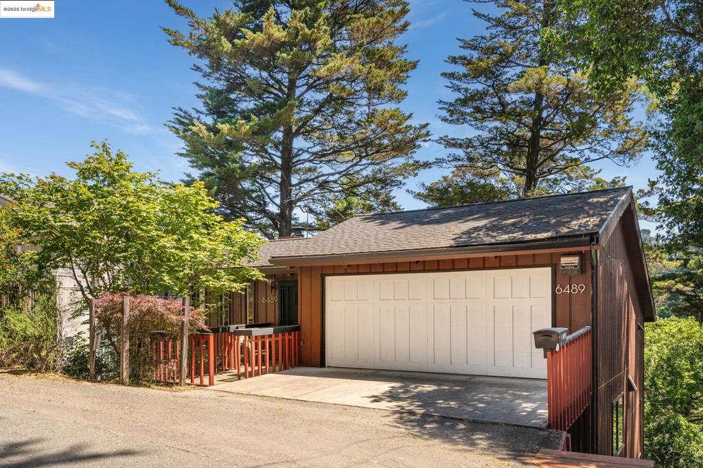 6489 Girvin Dr Property Photo 1