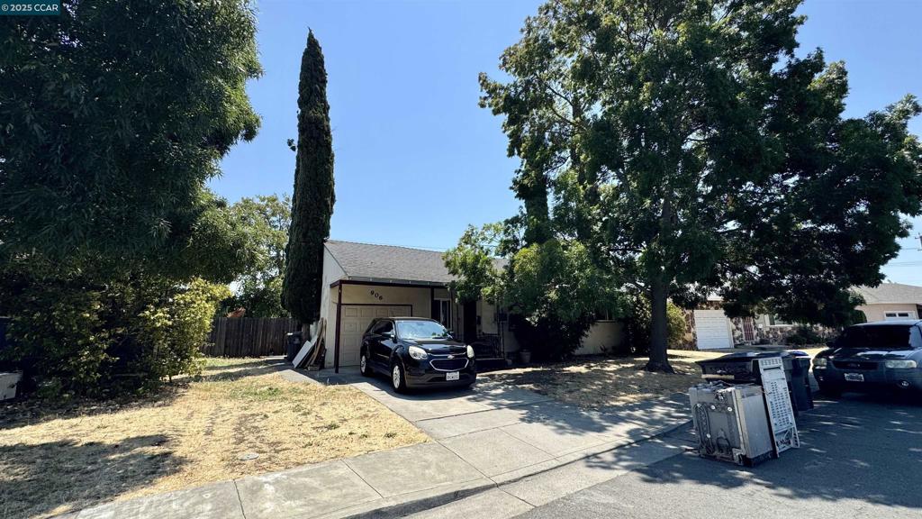 906 Taft St Property Photo 1