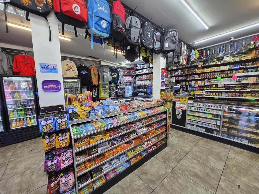 2401 Foothill Blvd Property Photo 4