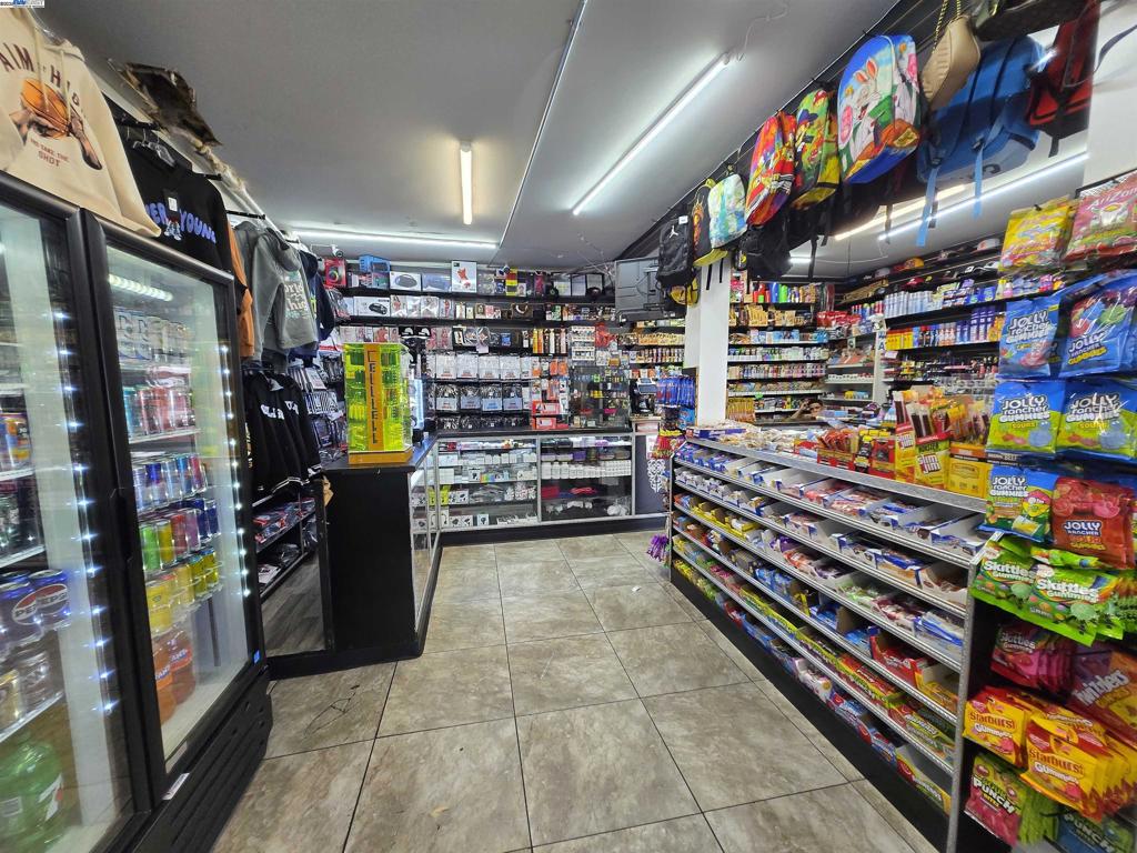 2401 Foothill Blvd Property Photo 5