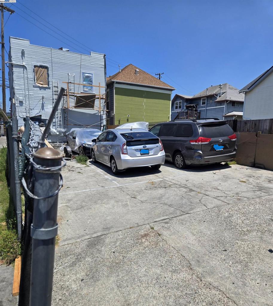 2401 Foothill Blvd Property Photo 6