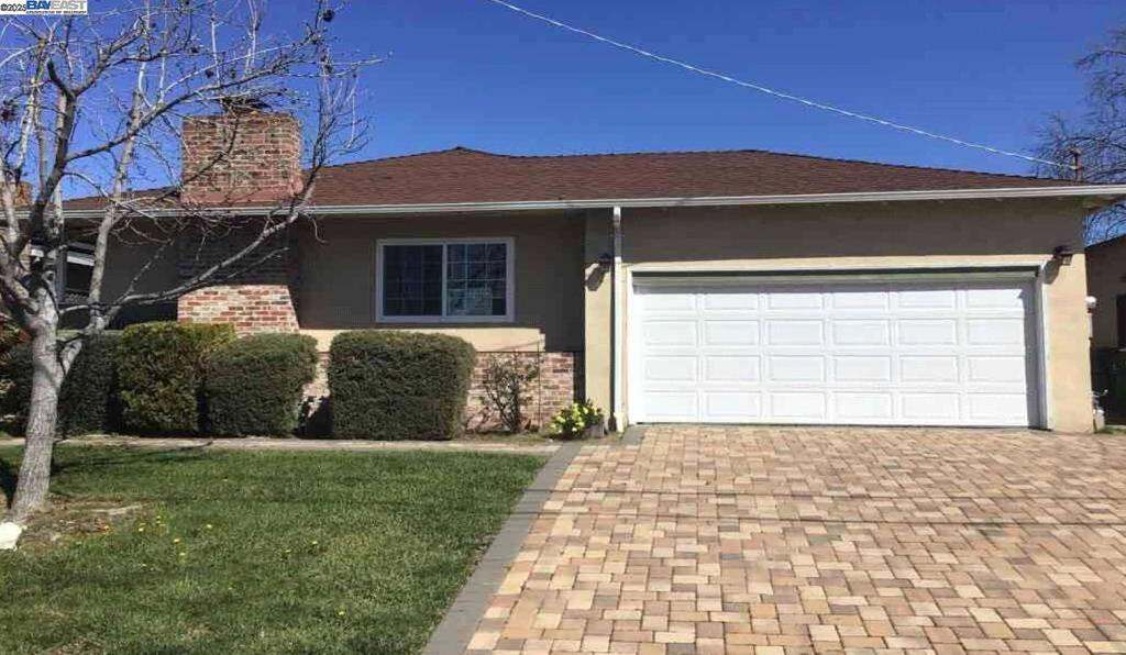 3086 Greenview Dr