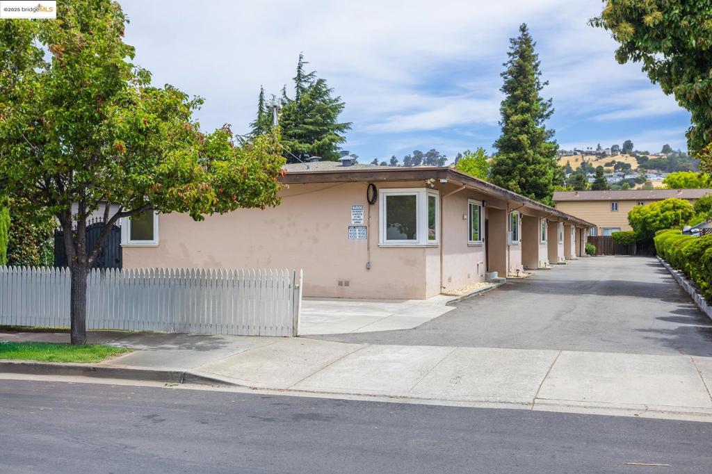 16118 Mateo St Property Photo 1