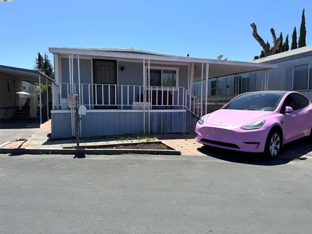 900 Golden Wheel Park Dr Property Photo 1