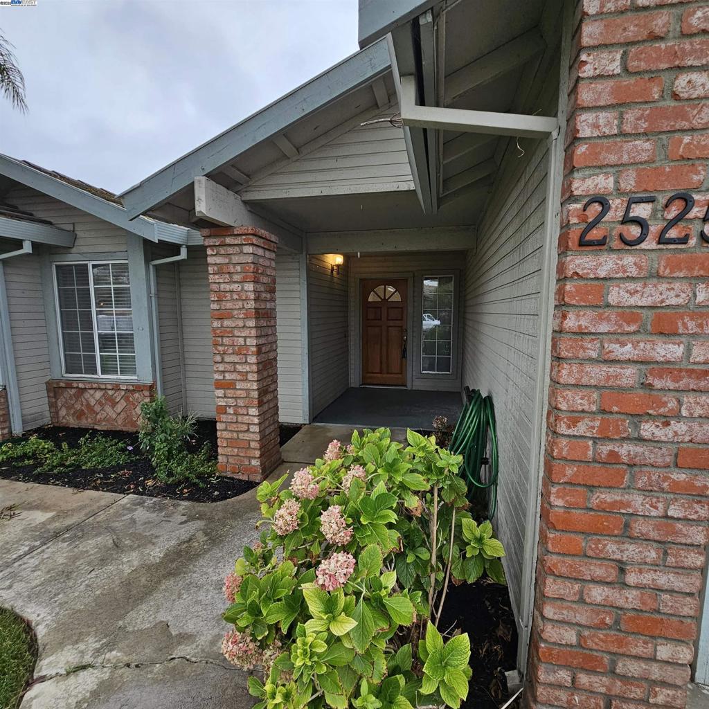 2525 Travao Ln Property Photo 2