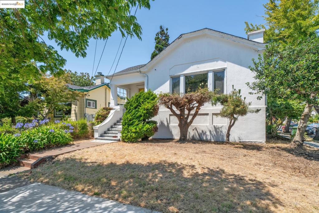 1239 Carleton St Property Photo 1