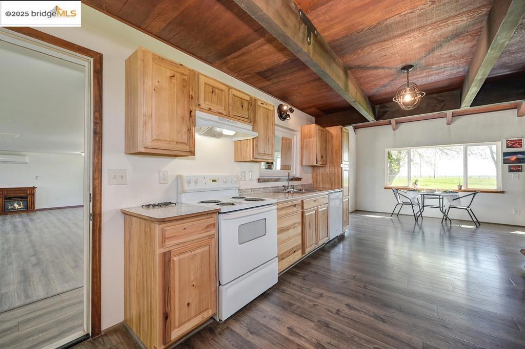 1408 Riosa Rd Property Photo 16