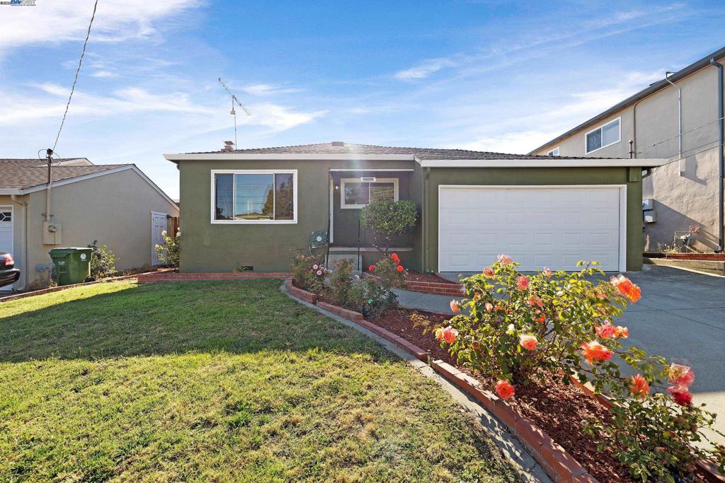 19077 Gliddon St Property Photo 1