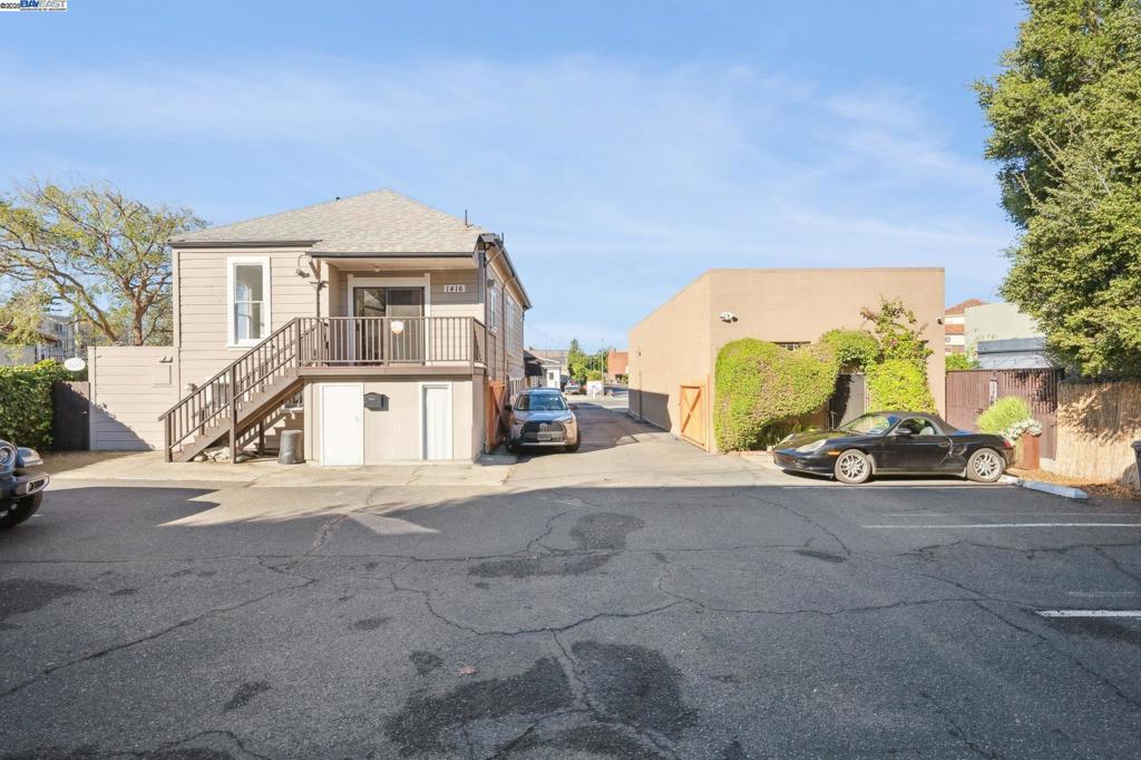 1414 Everett St Property Photo 10