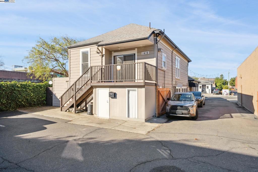 1414 Everett St Property Photo 11