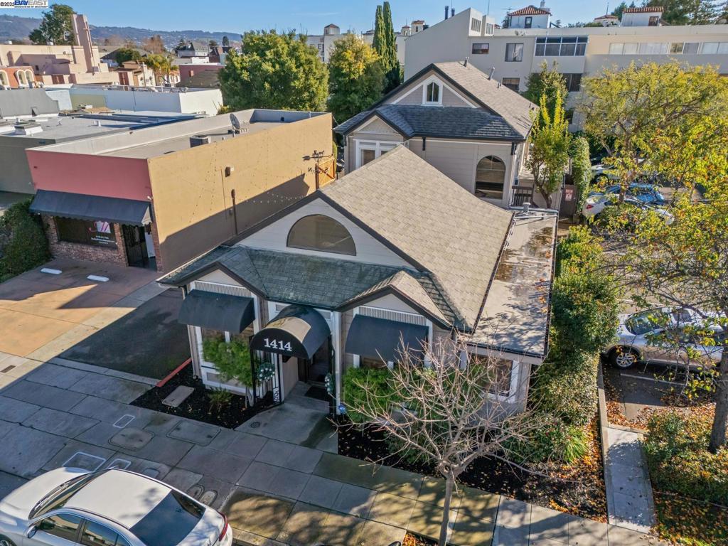 1414 Everett St Property Photo 16