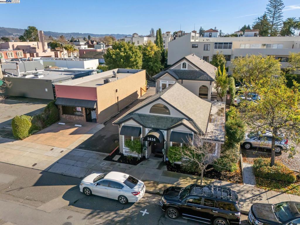 1414 Everett St Property Photo 17
