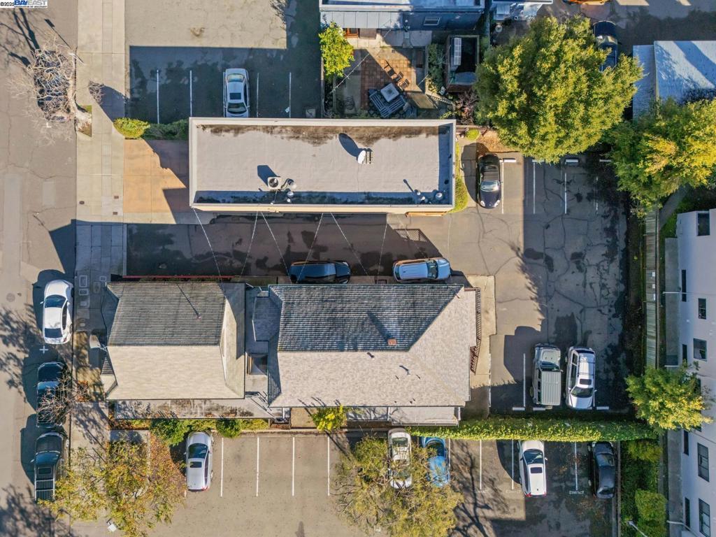 1414 Everett St Property Photo 22