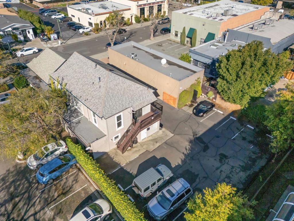 1414 Everett St Property Photo 24