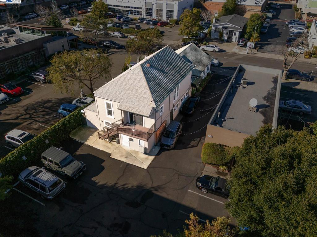 1414 Everett St Property Photo 25