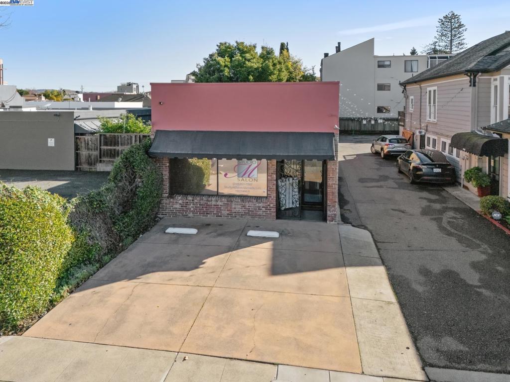 1422 Everett St Property Photo 5