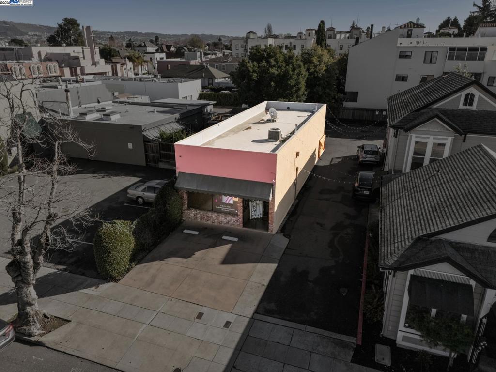 1422 Everett St Property Photo 7
