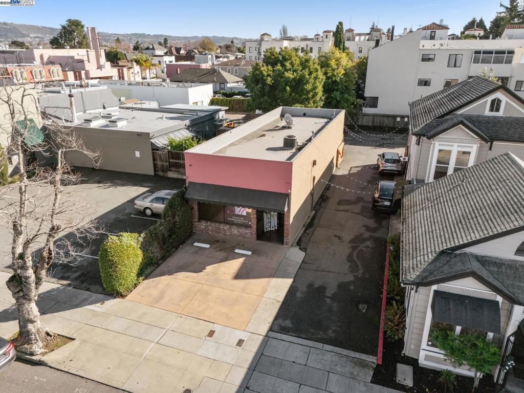 1422 Everett St Property Photo 8