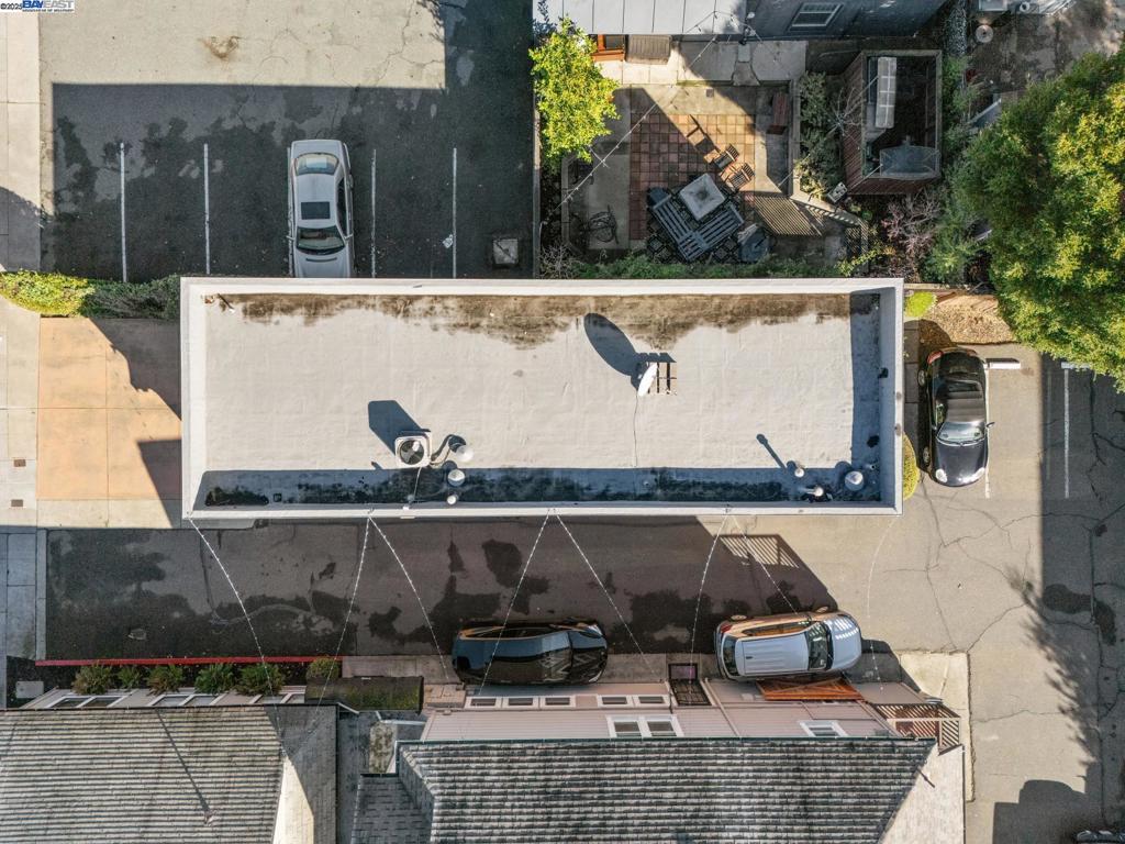 1422 Everett St Property Photo 10