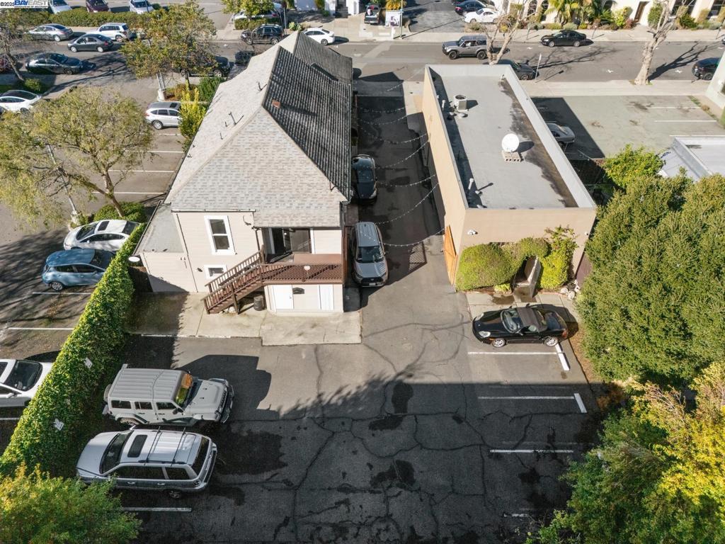 1422 Everett St Property Photo 11