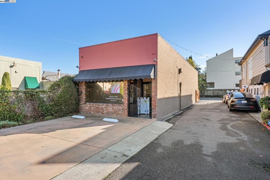 1422 Everett St Property Photo 15