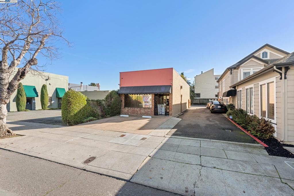 1422 Everett St Property Photo 16