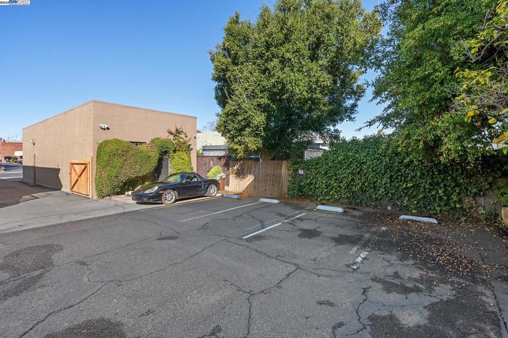 1422 Everett St Property Photo 20