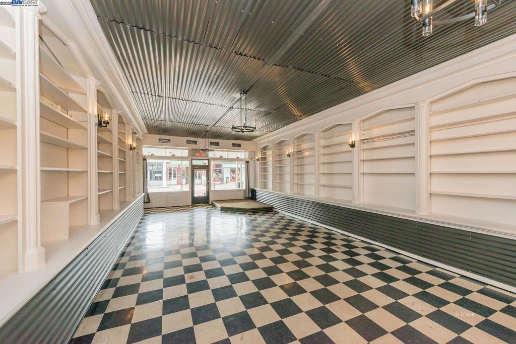 515 Main St. Property Photo 6