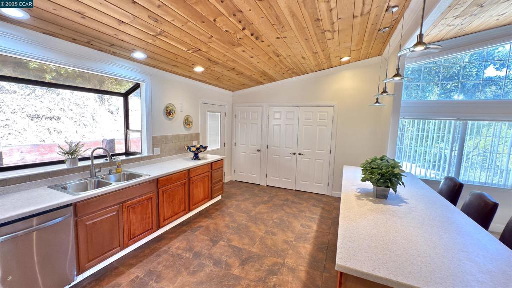 5935 Sunrise Ct Property Photo 6