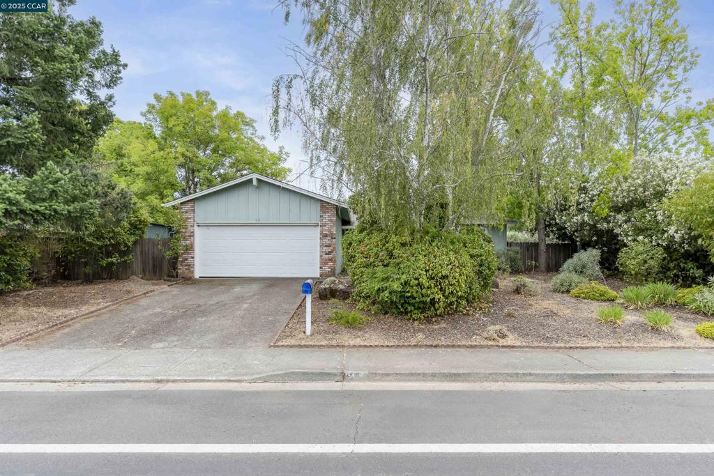 969 Valley View St Property Photo 1